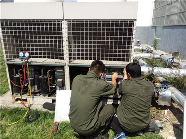 中央空調(diào)維修工作